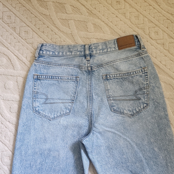 AMERICAN EAGLE MOM JEANS LIGHT WASH - Picture 9 of 16